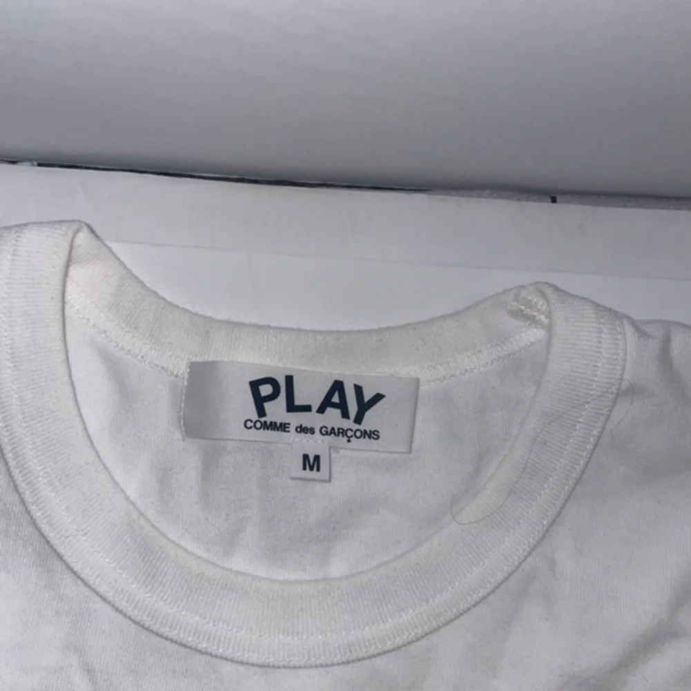 New Comme Des Garçons Play heart print logo patch T-shirt women size medium - Picture 4 of 5